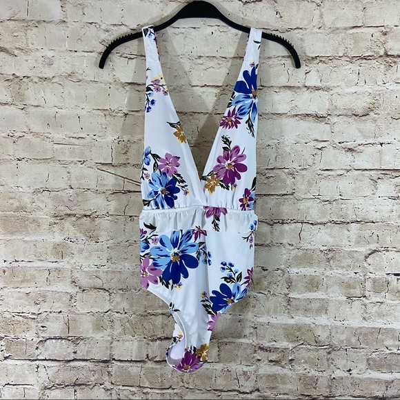 Cupshe Other - NWT Cupshe white floral one piece swimsuit medium
